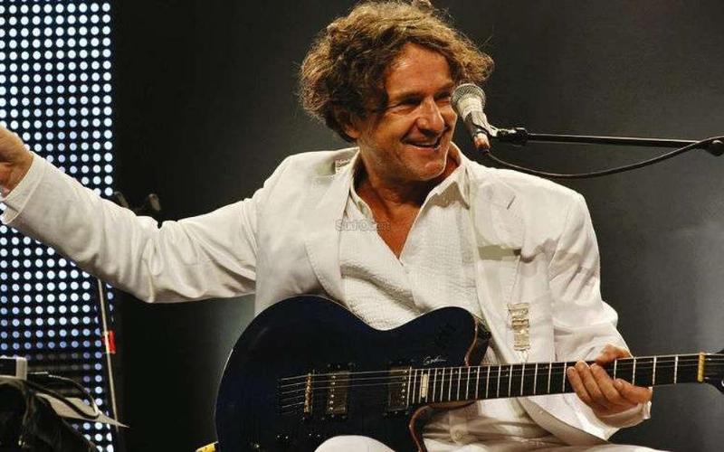 Goran Bregović dirigeant son orchestre pour la musique d’Arizona Dream